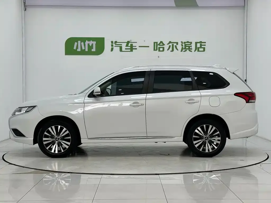Mitsubishi Outlander — фото 4