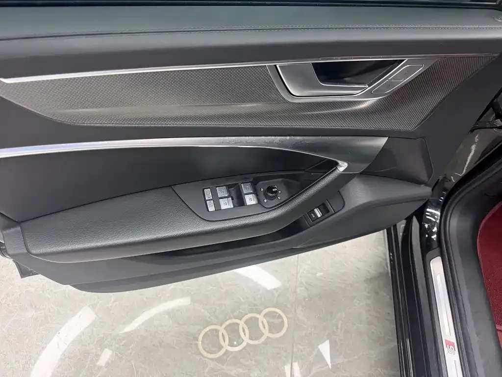 Audi A6L — фото 2