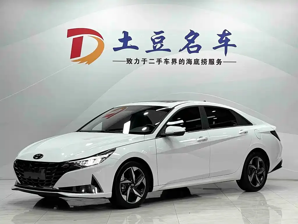 Hyundai Elantra — фото 1