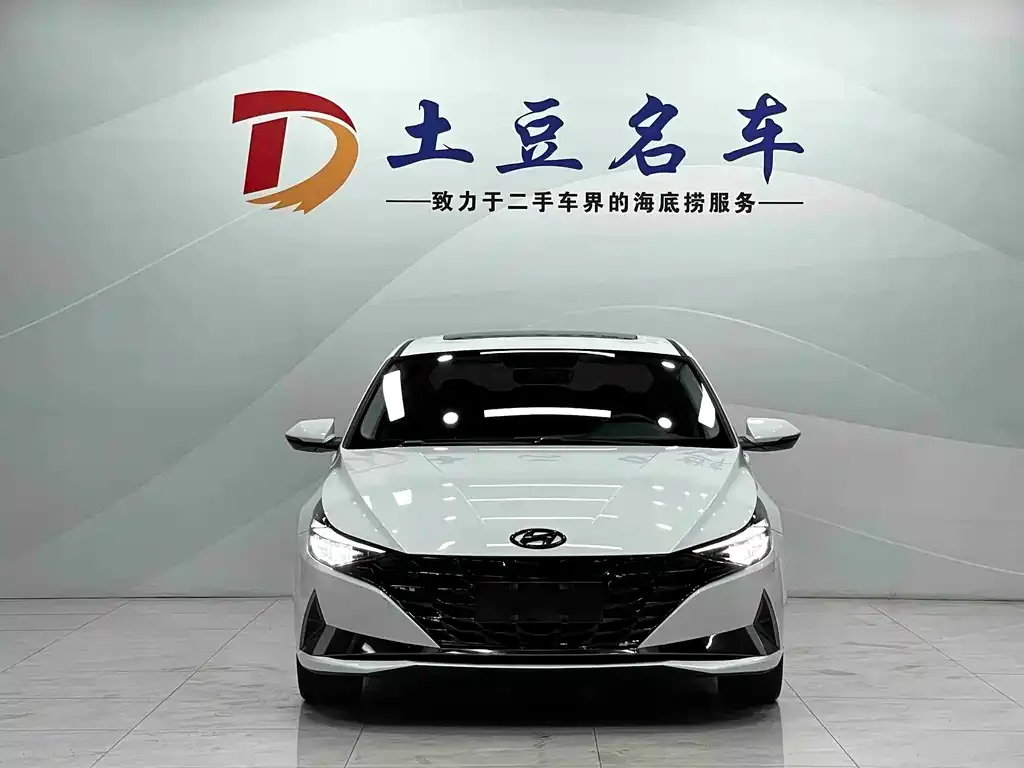 Hyundai Elantra — фото 2