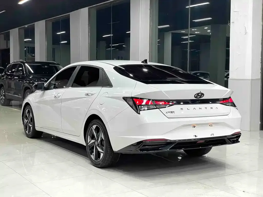 Hyundai Elantra — фото 4