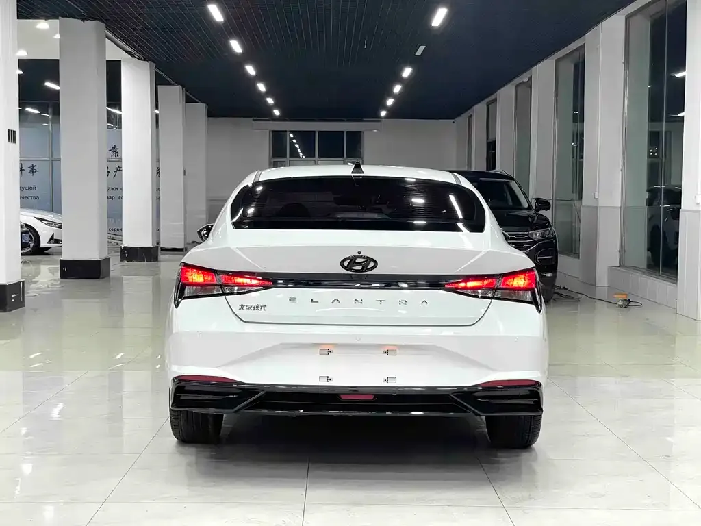 Hyundai Elantra — фото 6