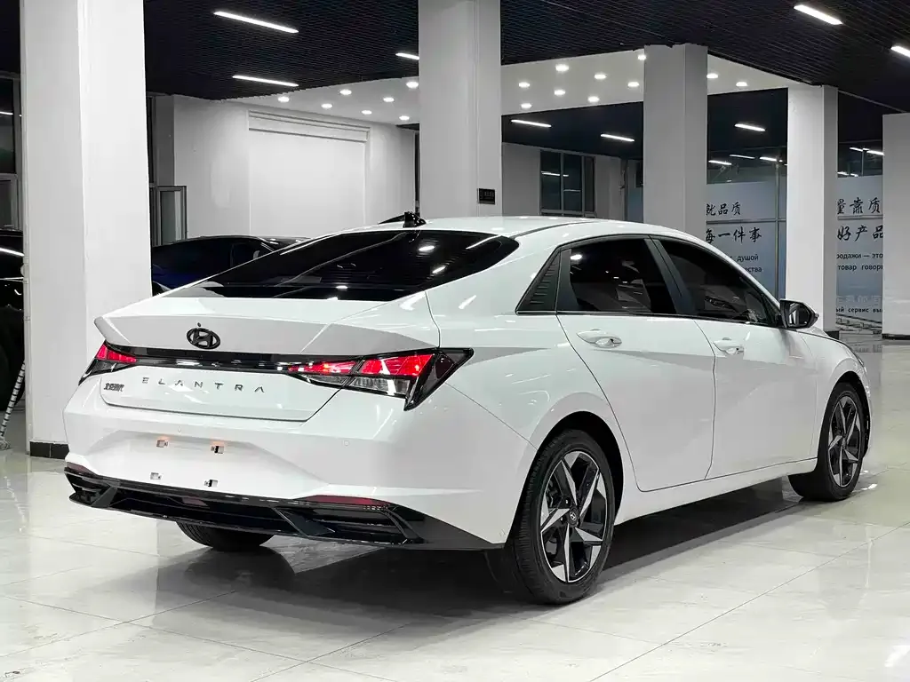 Hyundai Elantra — фото 8