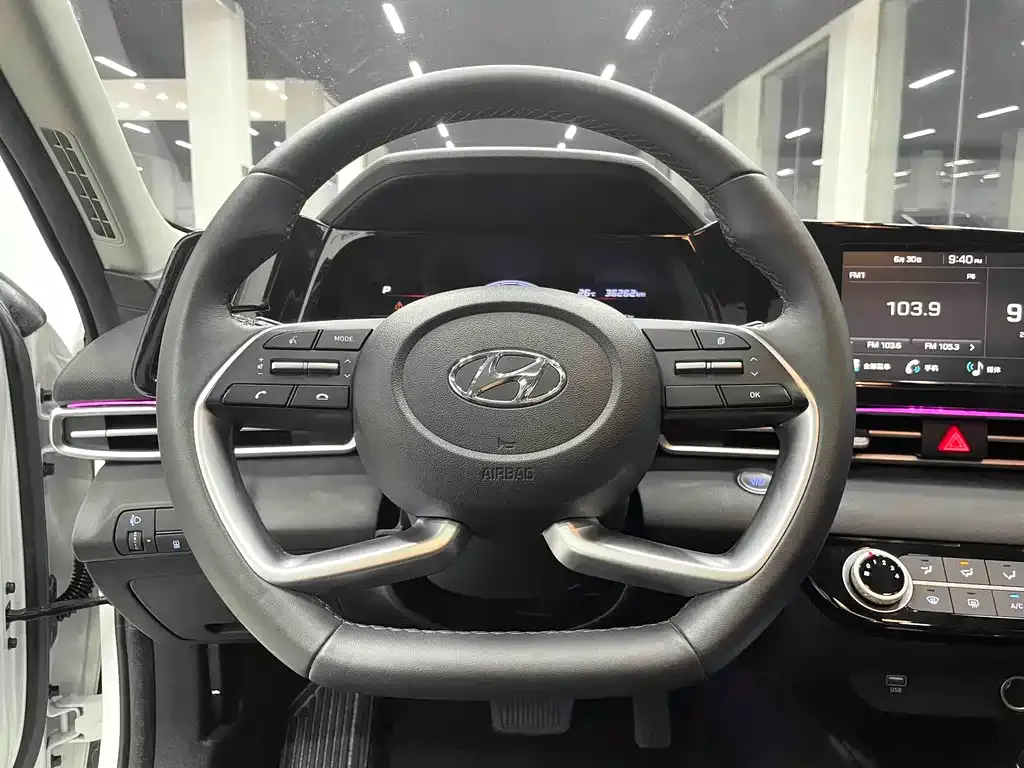 Hyundai Elantra — фото 5