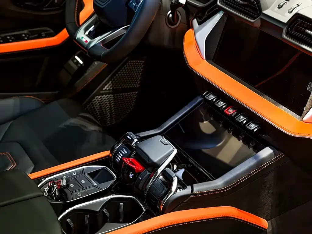 Lamborghini Urus SE — фото 9