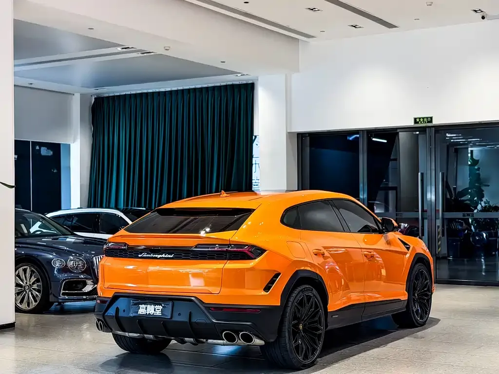 Lamborghini Urus SE — фото 7