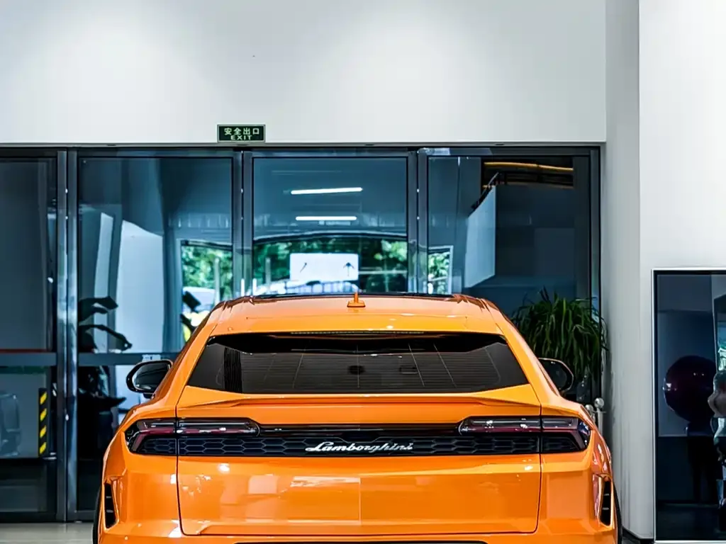 Lamborghini Urus SE — фото 10