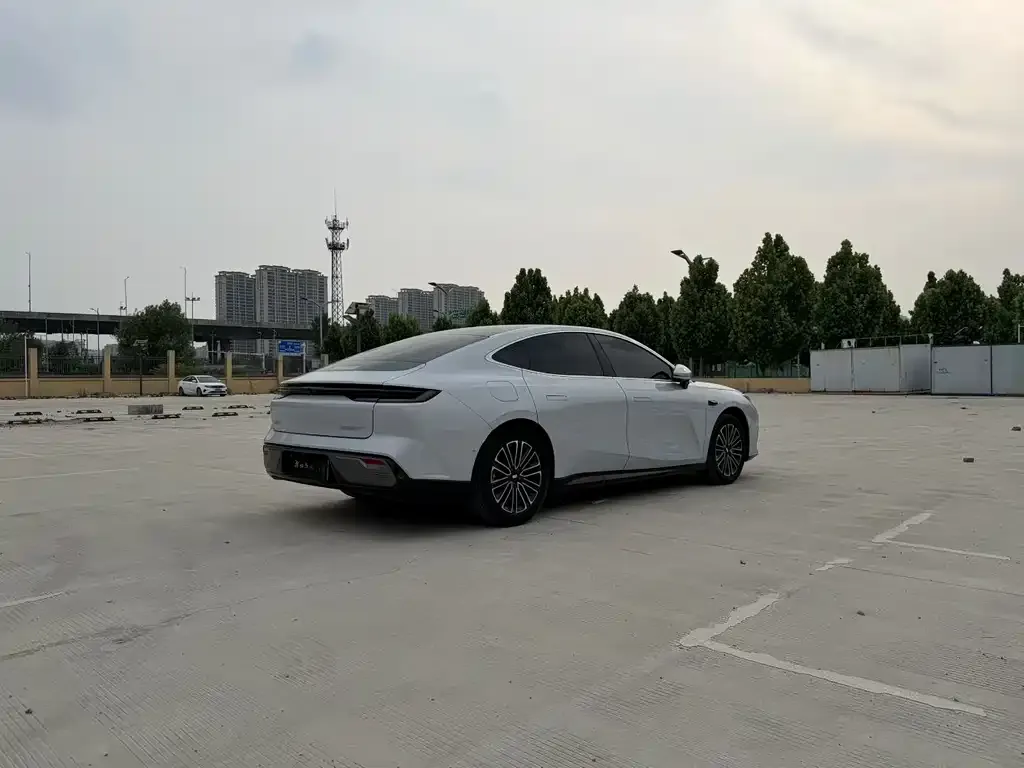 Geely Galaxy Xingyao 8 2025 из CN, фото 3