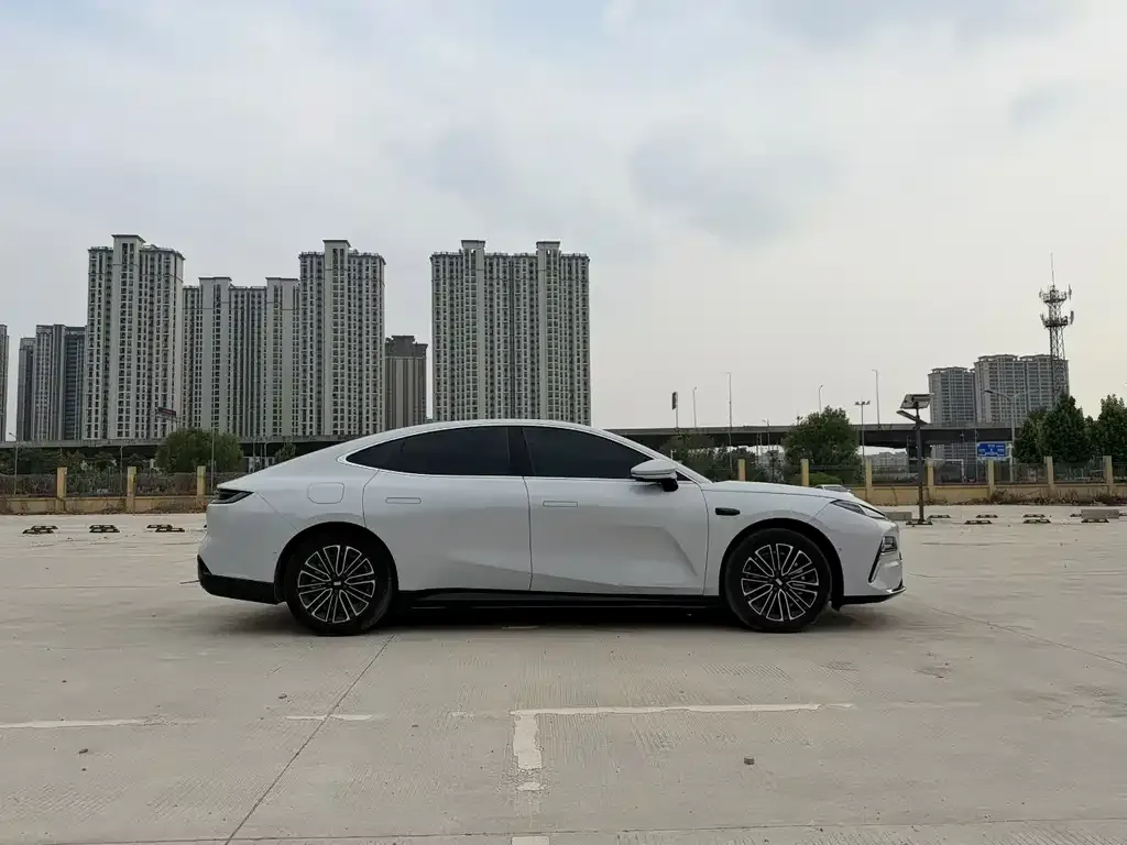 Geely Galaxy Xingyao 8 2025 из CN, фото 6