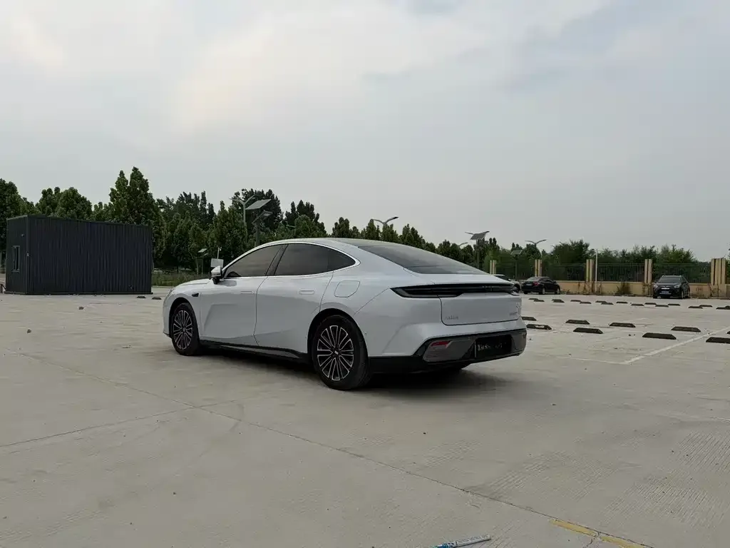 Geely Galaxy Xingyao 8 2025 из CN, фото 4