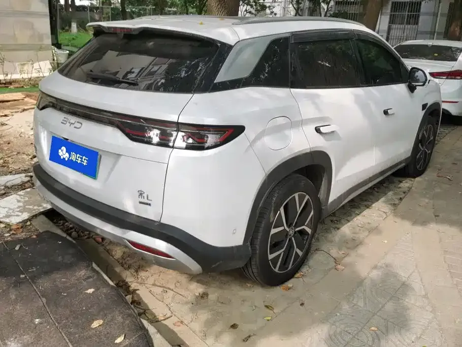 BYD L DM-i — фото 9