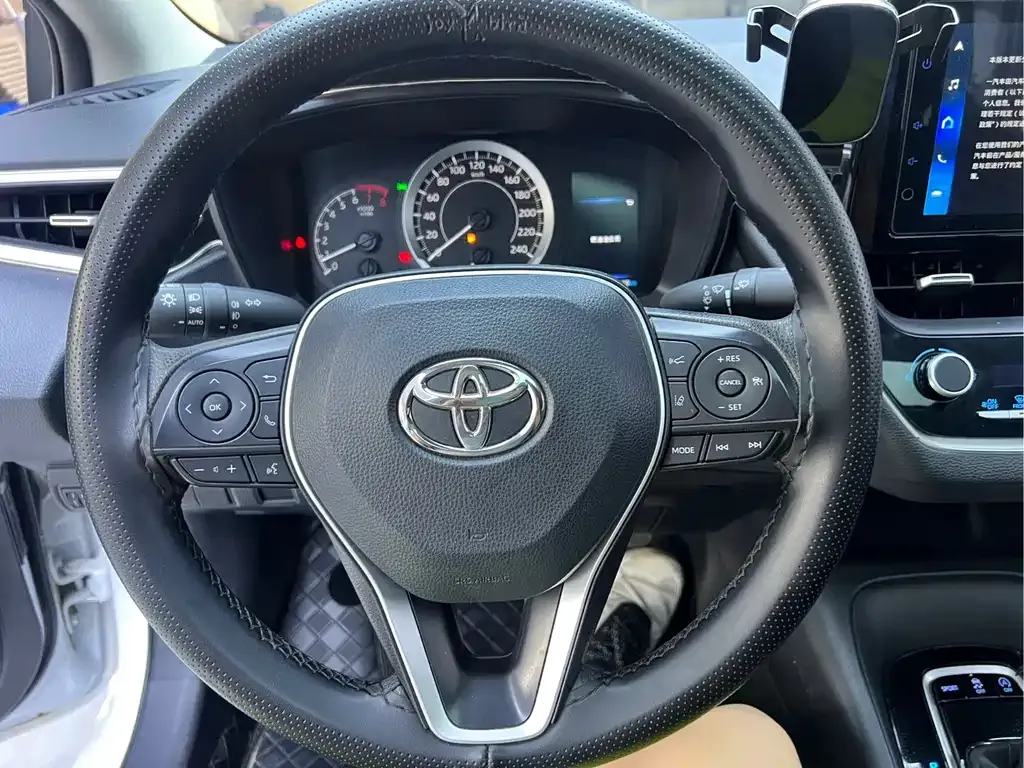 Toyota Corolla — фото 10