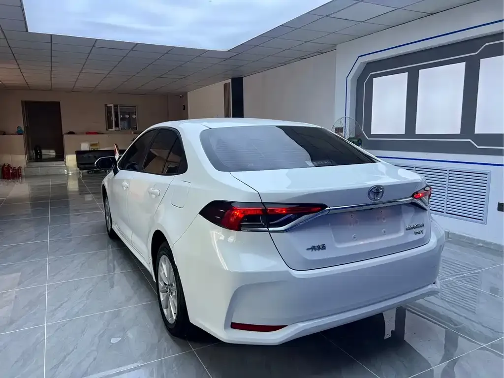 Toyota Corolla — фото 8