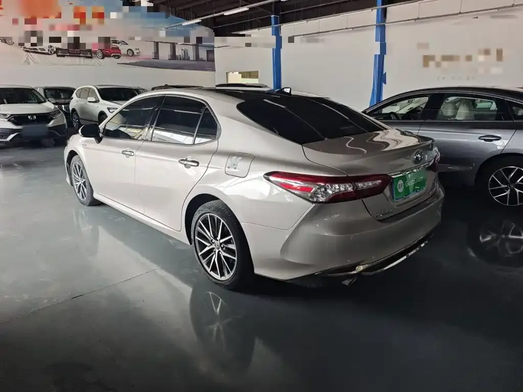 Toyota Camry — фото 4