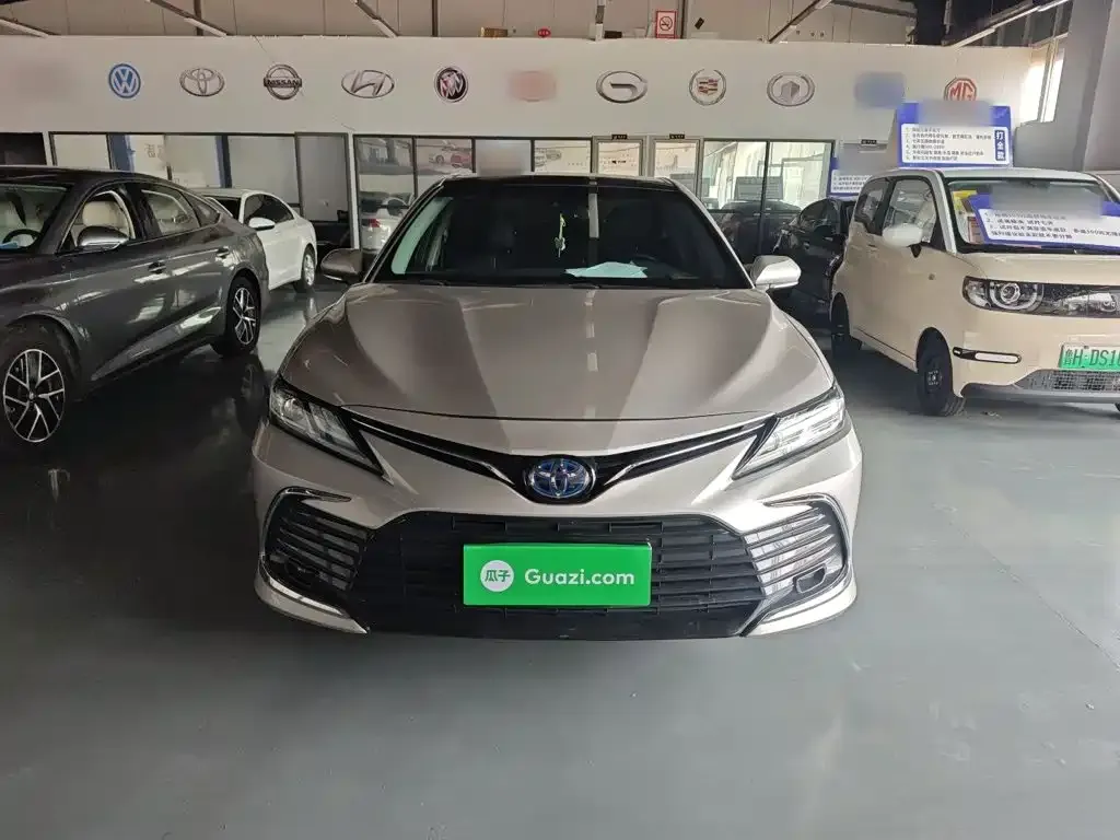 Toyota Camry — фото 5