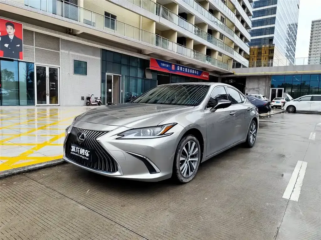 Lexus ES — фото 1