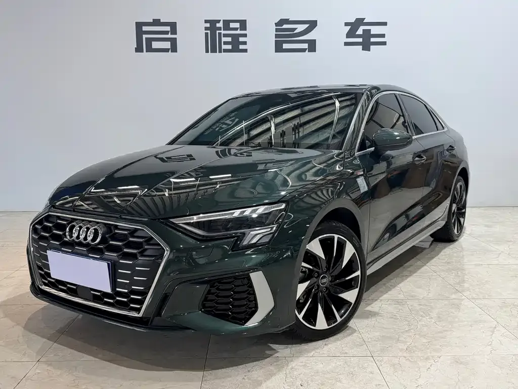 Audi A3 — фото 1
