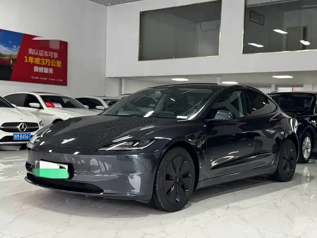 Tesla Model 3 — фото 1