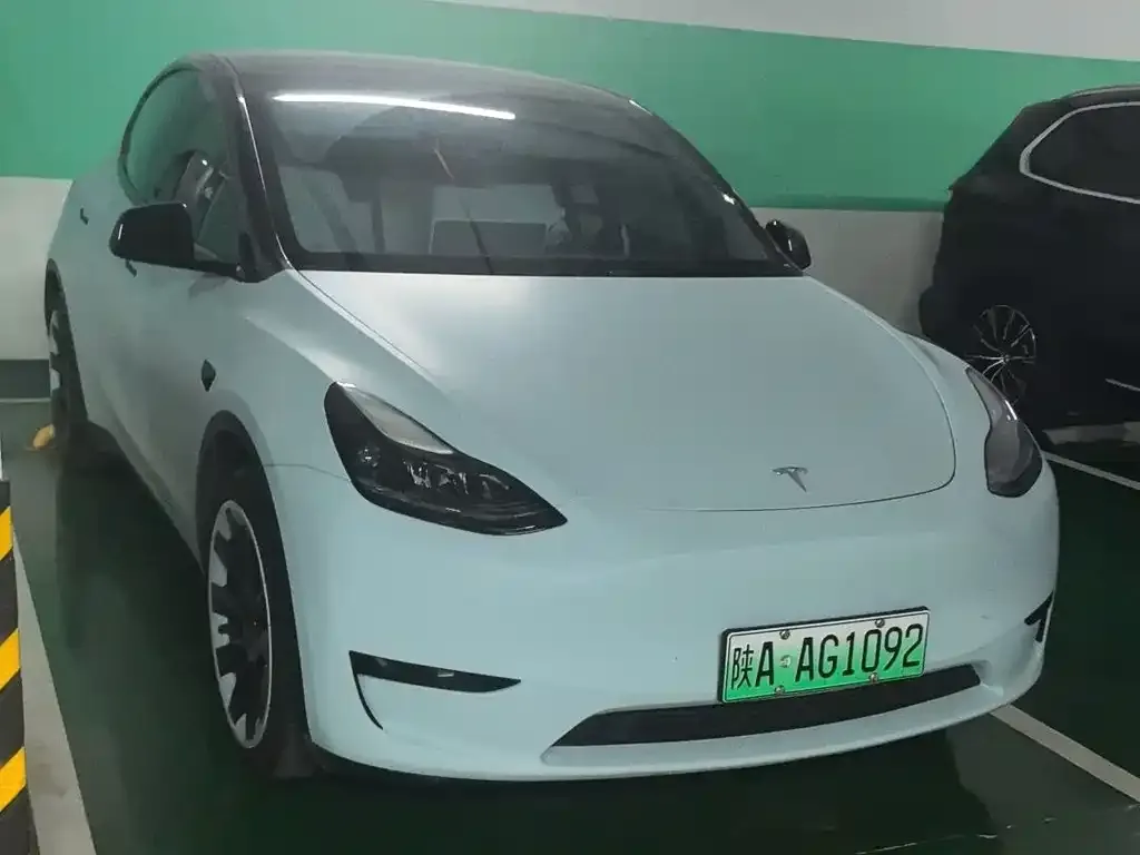 Tesla Model Y — фото 1