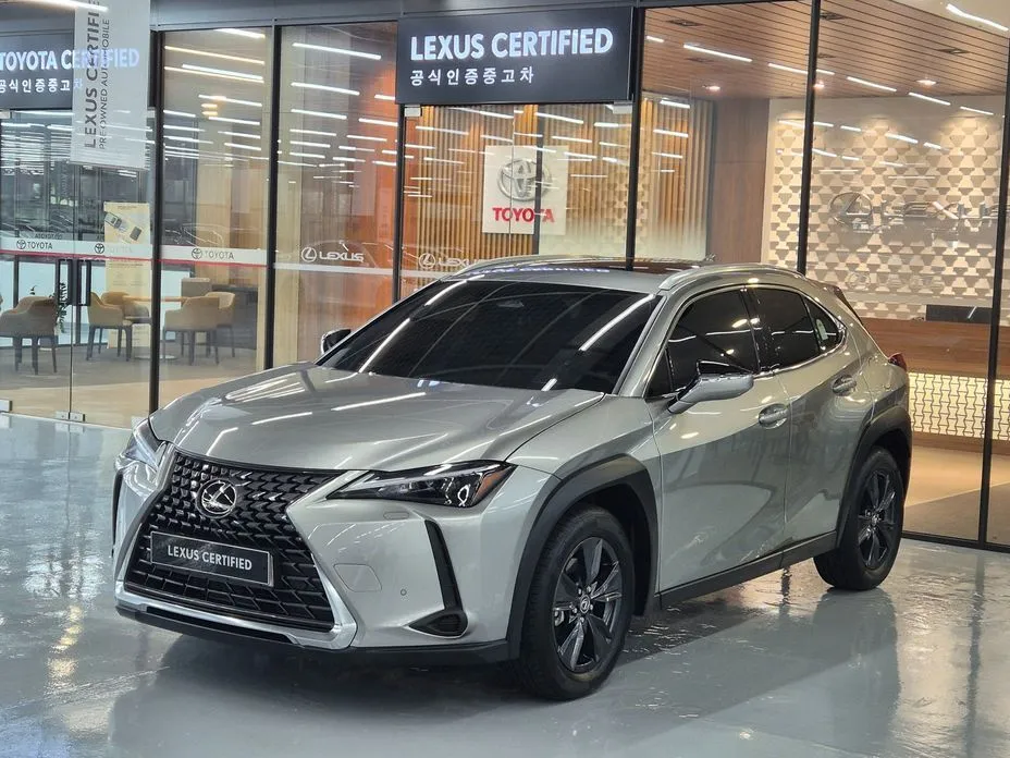 Lexus UX — фото 1
