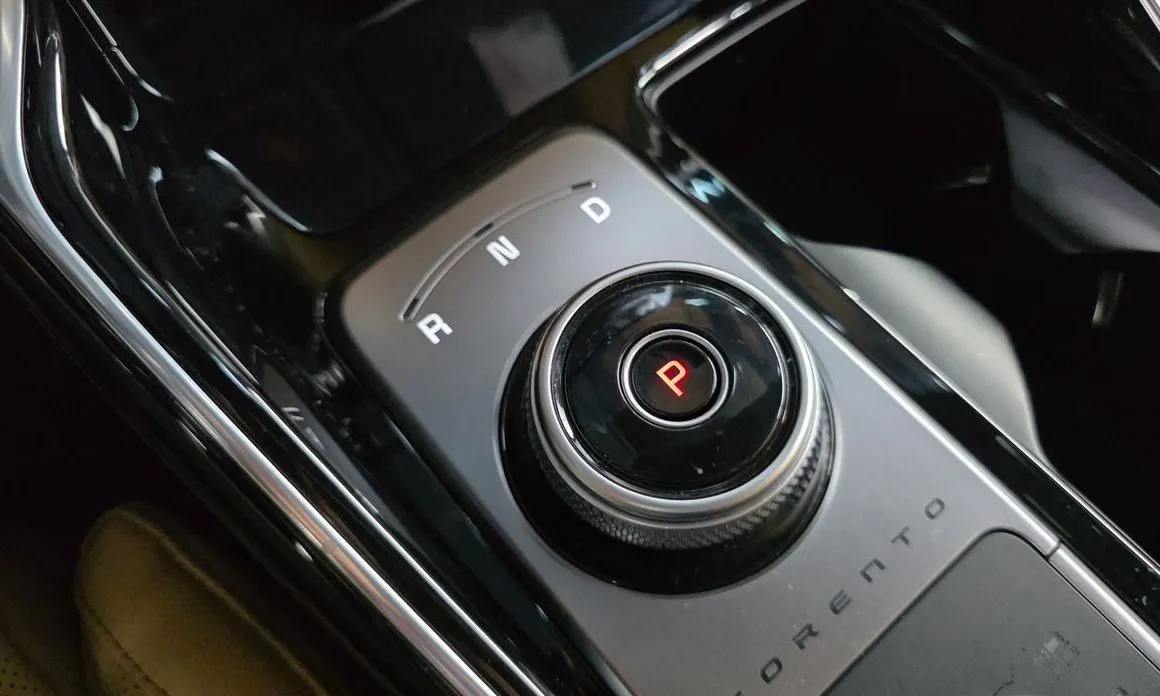 Kia Sorento — фото 9