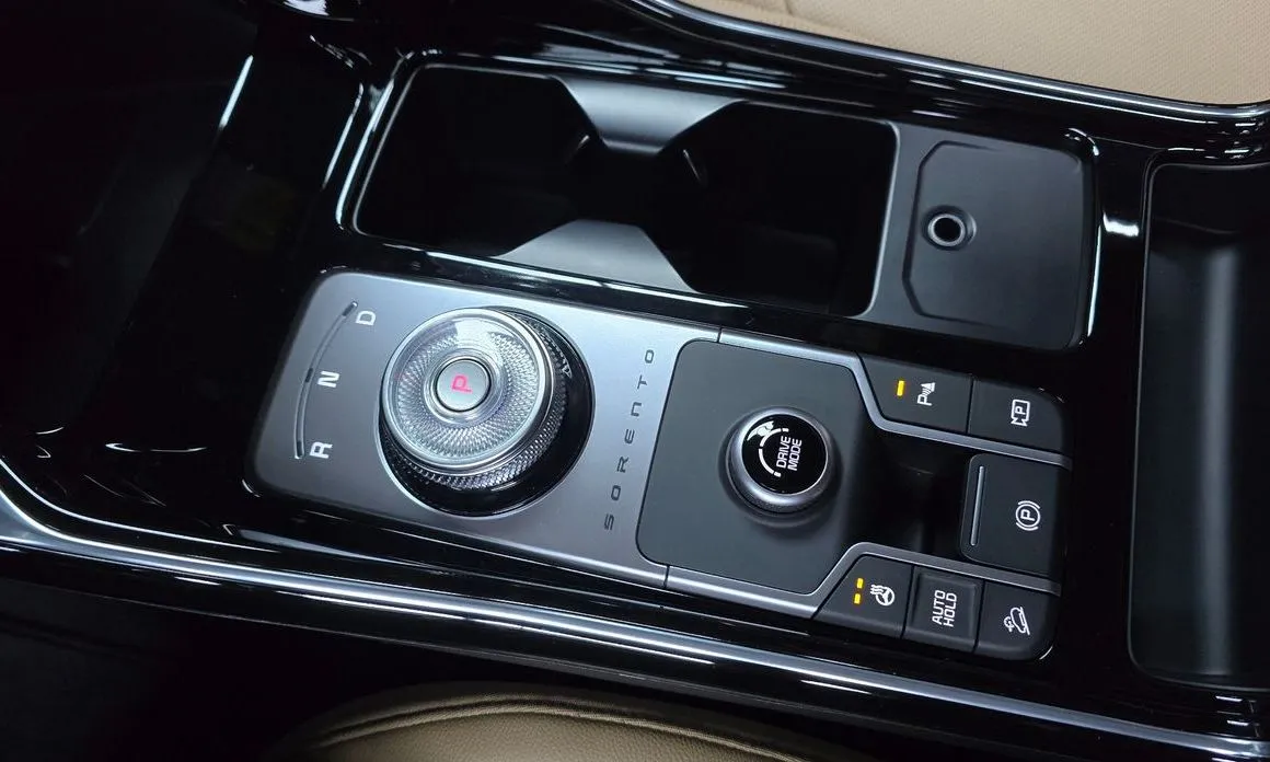 Kia Sorento — фото 9