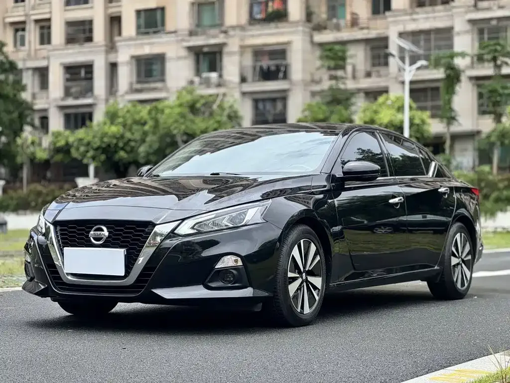 Nissan Teana — фото 1