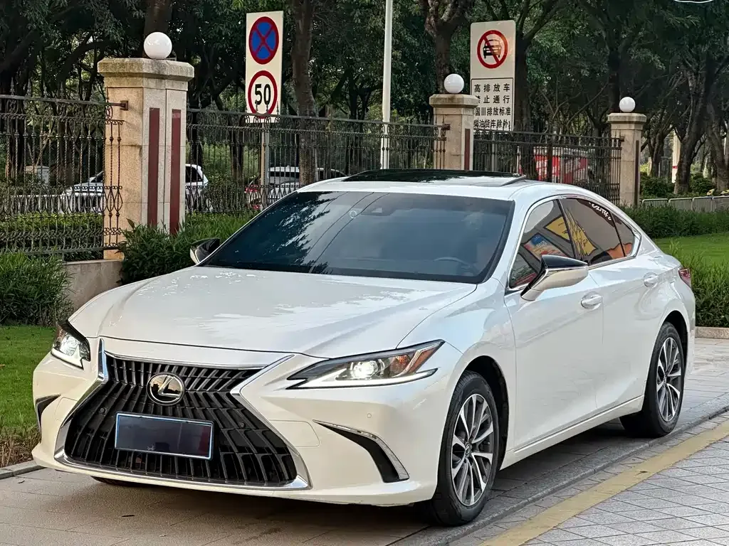 Lexus ES — фото 1
