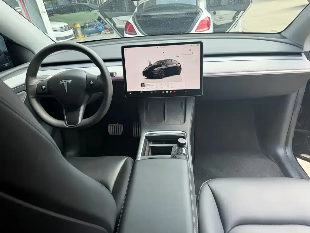 Tesla Model Y — фото 5