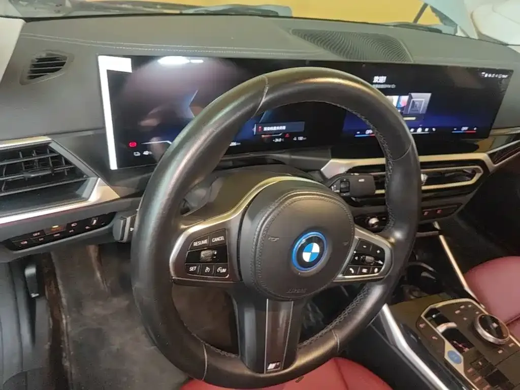 BMW i4 — фото 10