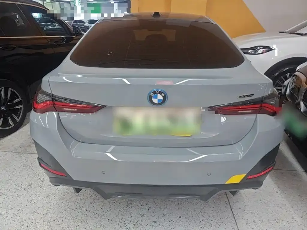 BMW i4 — фото 6