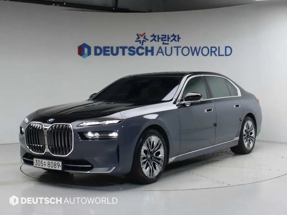 BMW 7-Series 740i sDrive Design Pure Excellence 1