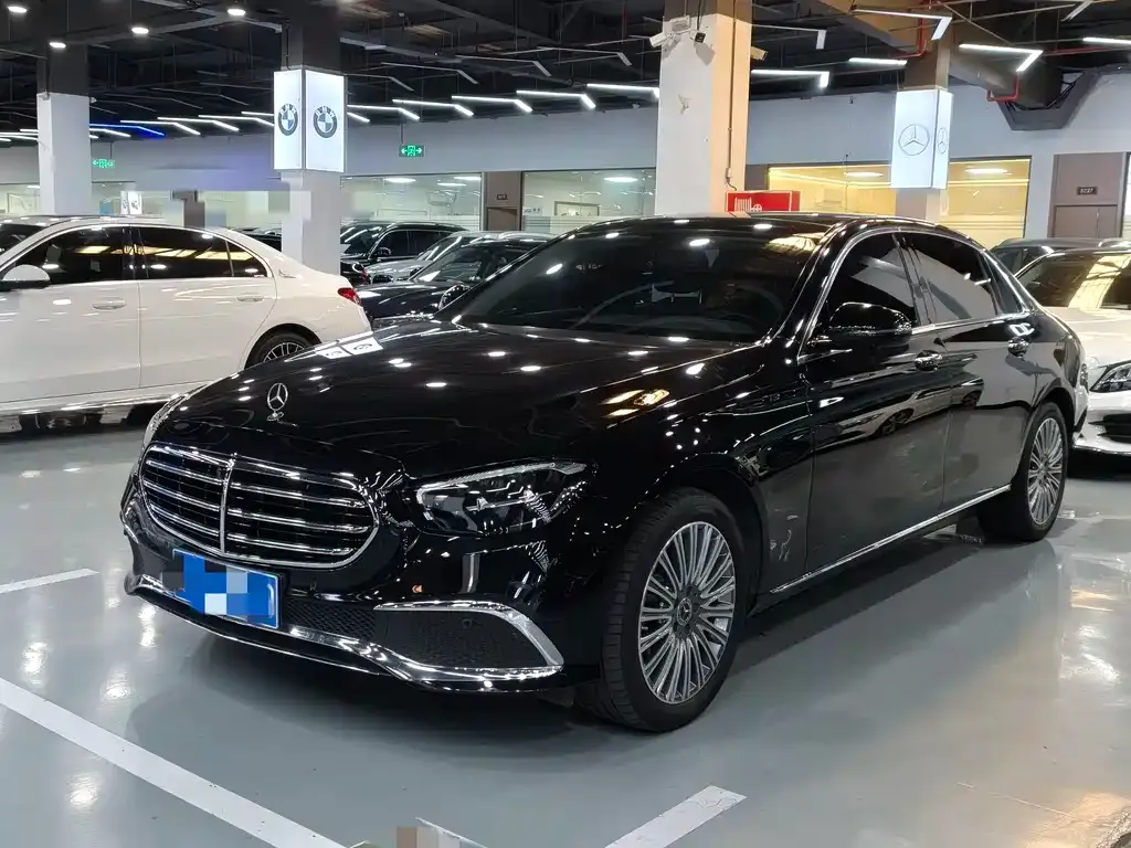 Mercedes-Benz E-Class — фото 1