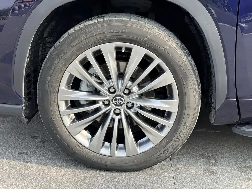 Toyota Highlander — фото 10