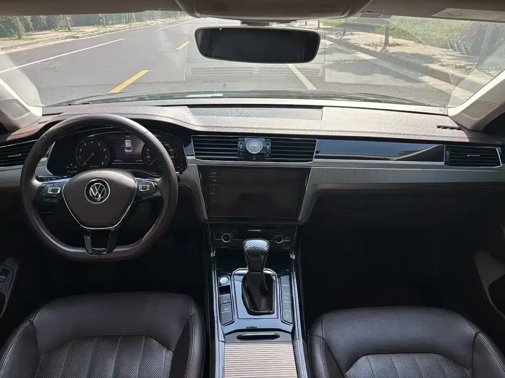 Volkswagen Phideon — фото 3