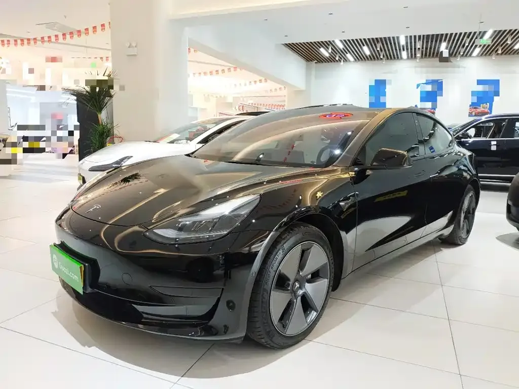 Tesla Model 3 — фото 1