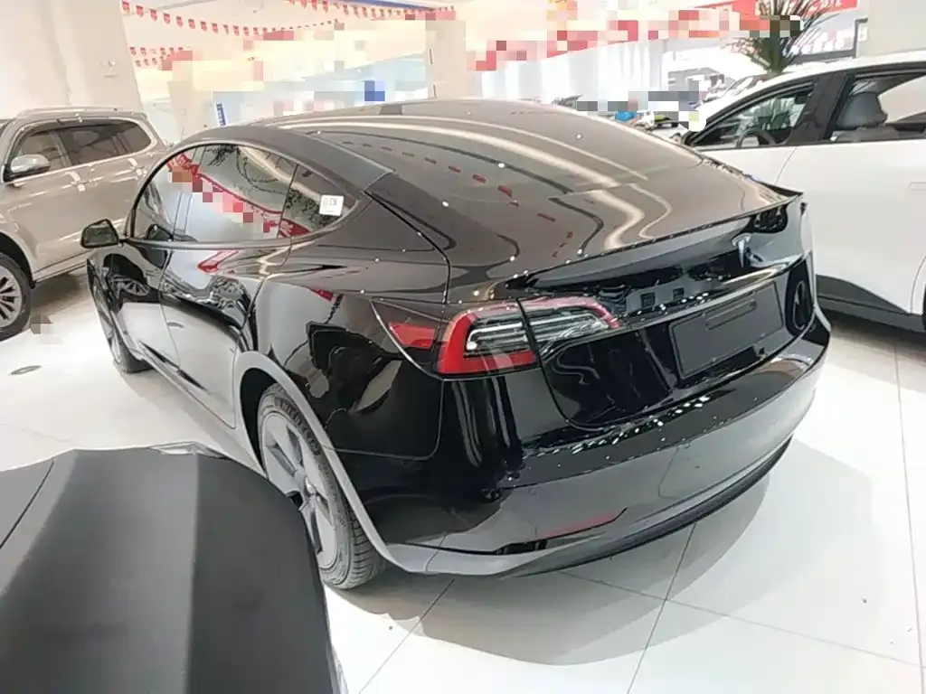 Tesla Model 3 — фото 3