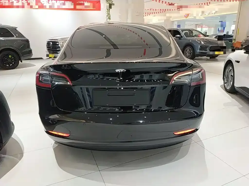 Tesla Model 3 — фото 10
