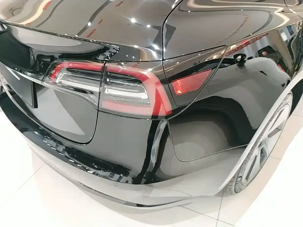 Tesla Model 3 — фото 4
