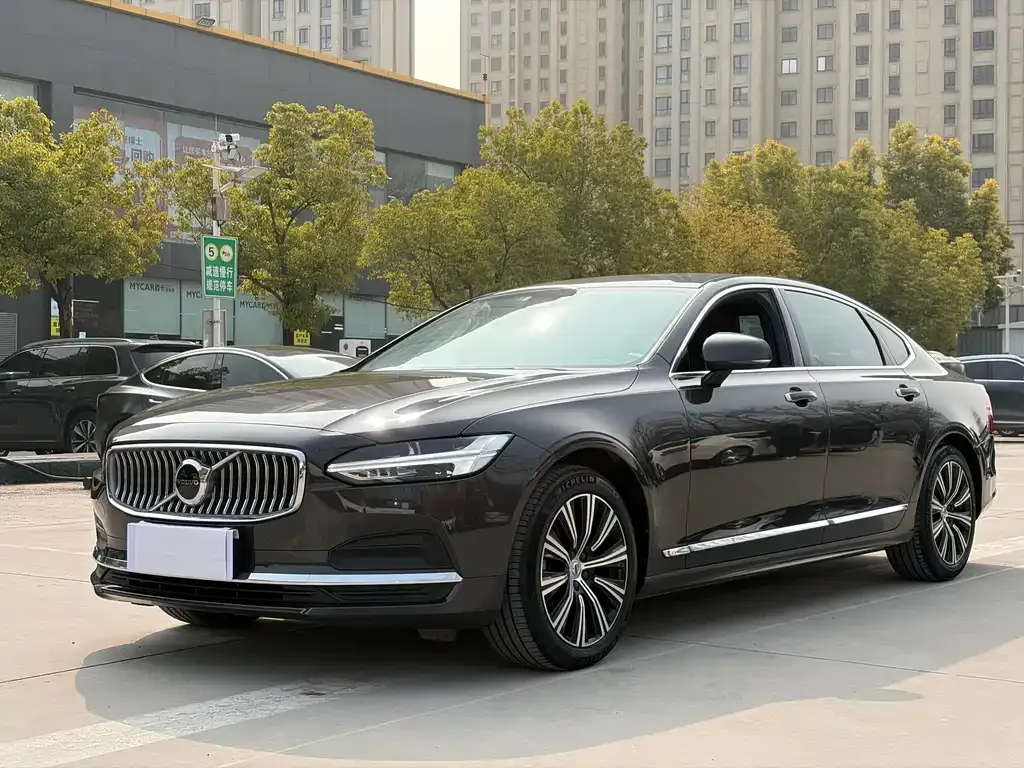 Volvo S90 — фото 1