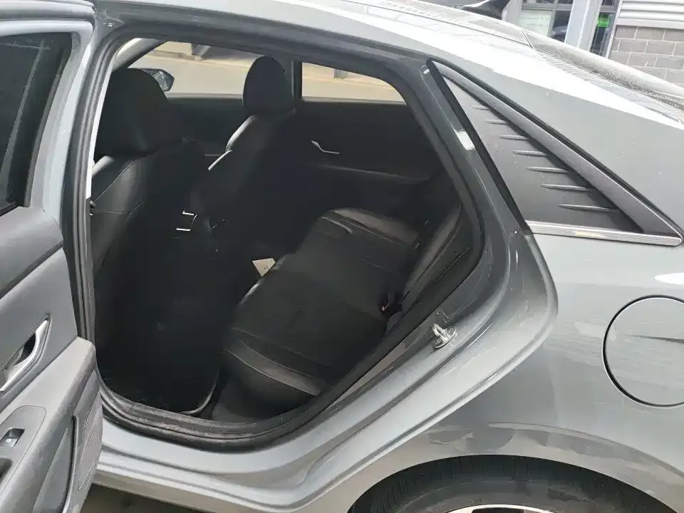 Hyundai Elantra 2023 из CN, фото 3