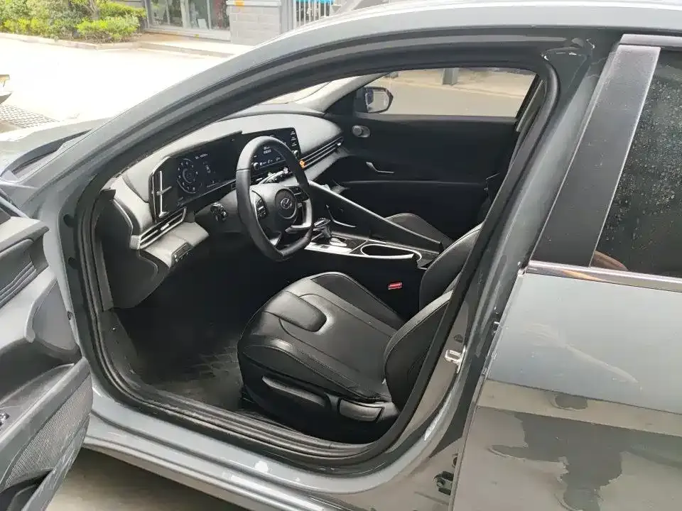 Hyundai Elantra 2023 из CN, фото 5