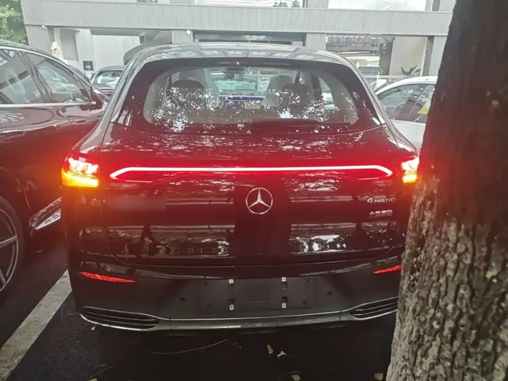 Mercedes-Benz EQE SUV — фото 5