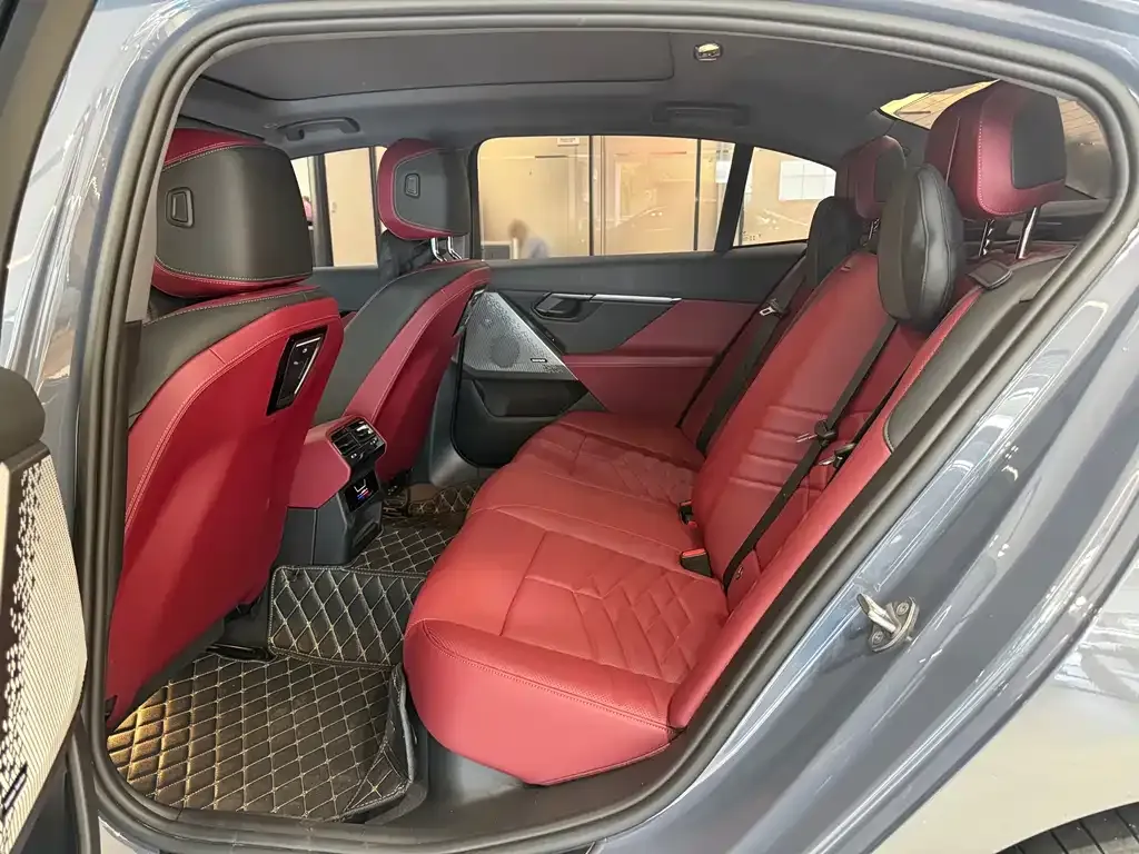 BMW i5 — фото 10