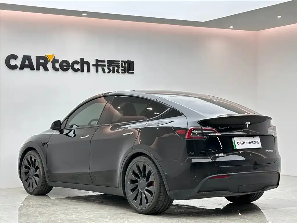Tesla Model Y — фото 8