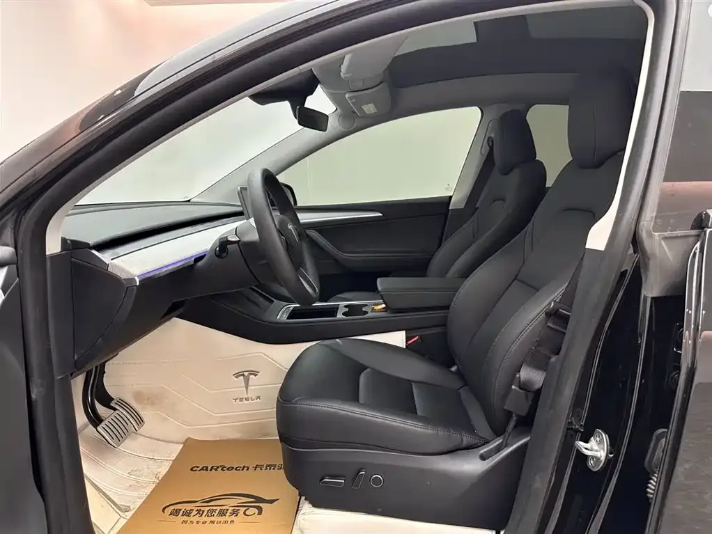 Tesla Model Y — фото 9