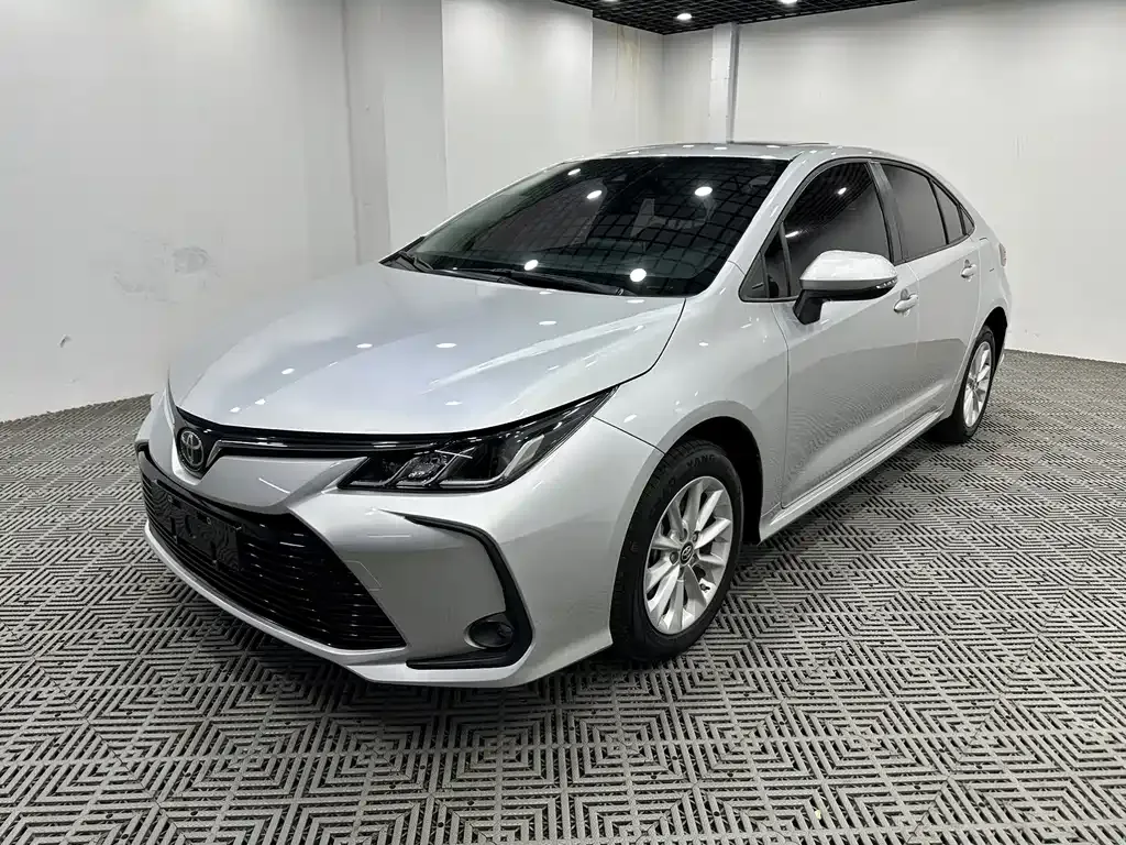 Toyota Corolla — фото 9