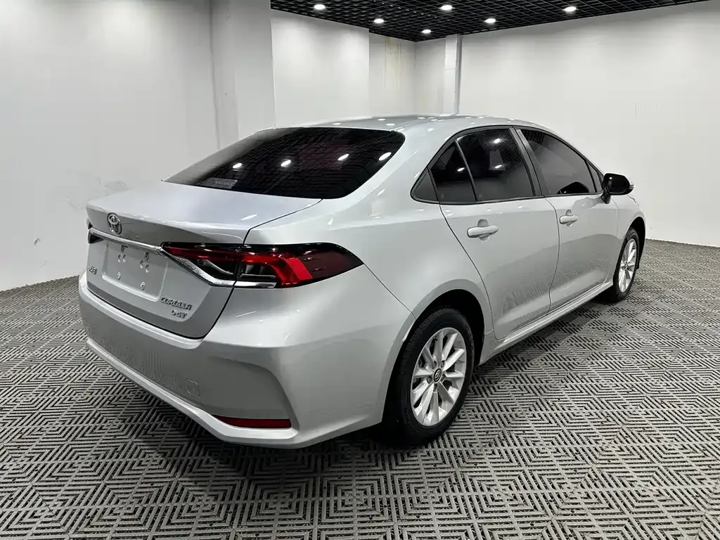 Toyota Corolla — фото 8