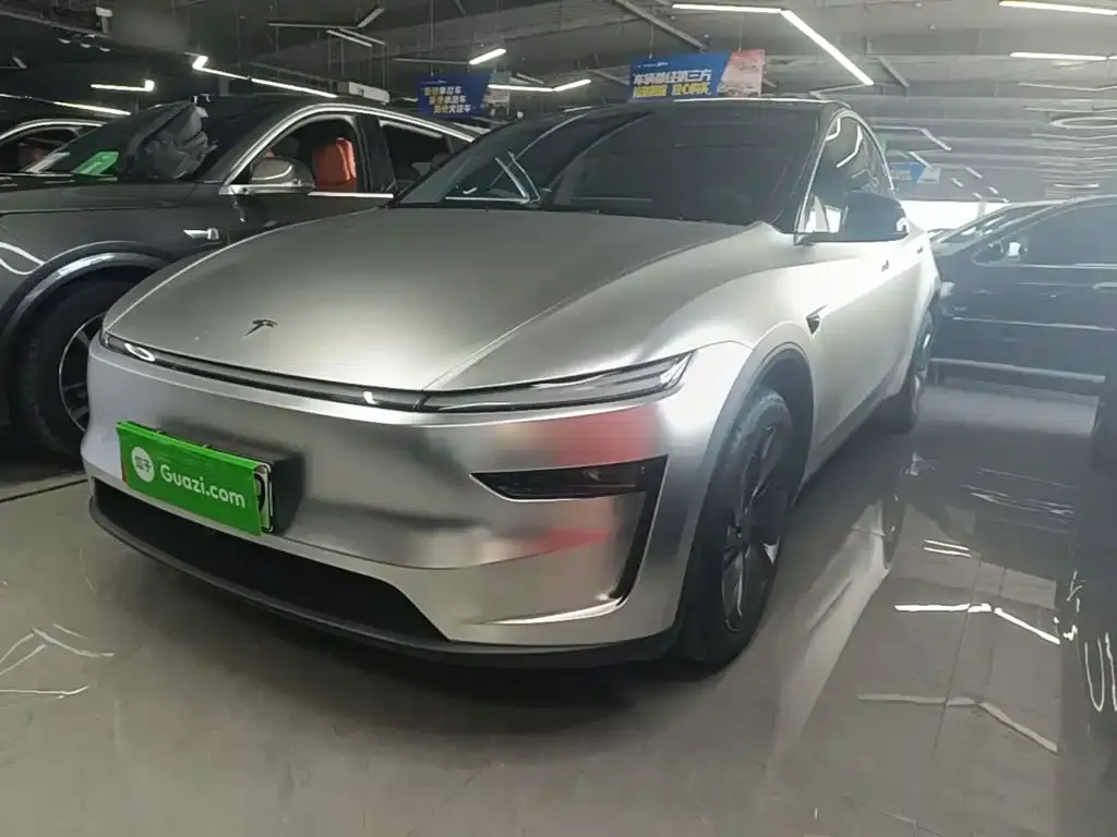 Tesla Model Y — фото 1