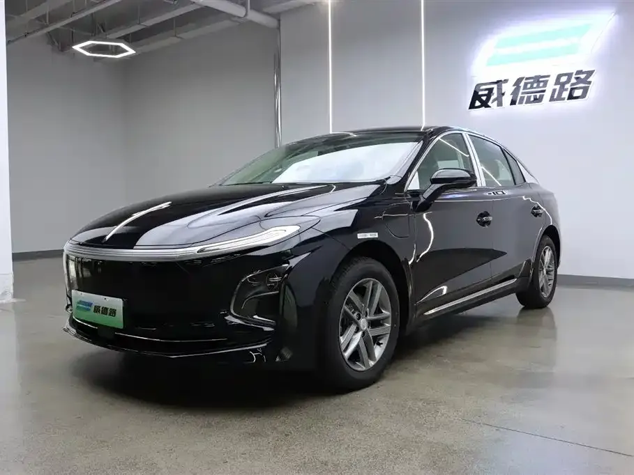 Hongqi E-QM5 — фото 1